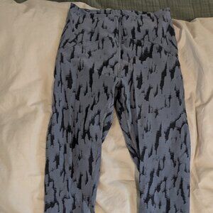 Lululemon Size 4 Instill HR 25” black/ gray